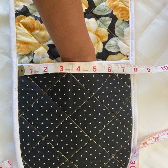 Quilted double oven mitten - Picture 3 of 13
